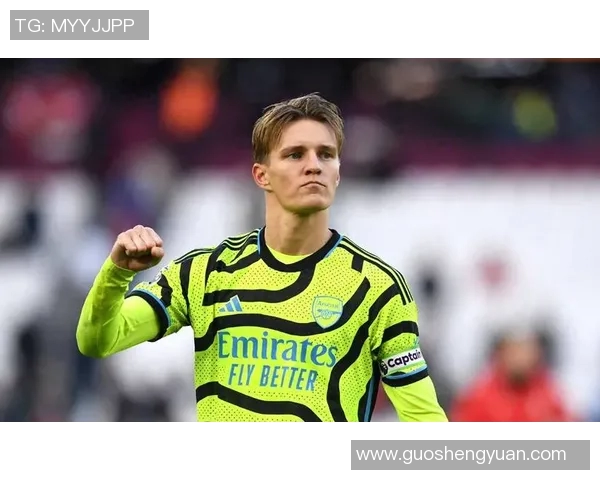 厄德高随挪威队出征继续康复治疗在场外全力支持国家队 厄德高随挪威队出征继续康复治疗在场外全力支持国家队