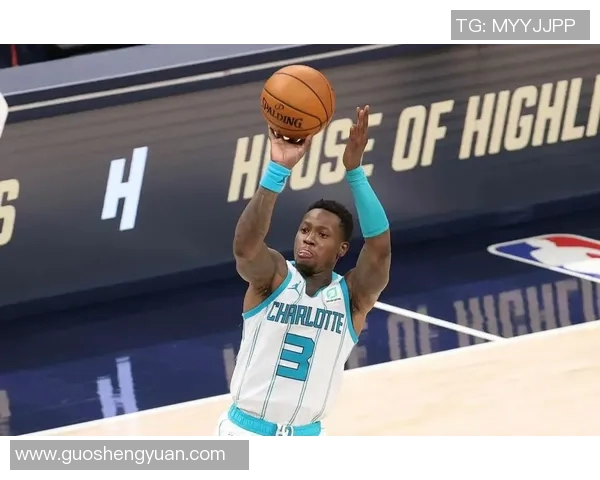 美媒发布AI合成图罗齐尔庭审前手铐黄蜂连帽衫造型引关注 美媒发布AI合成图罗齐尔庭审前手铐黄蜂连帽衫造型引关注