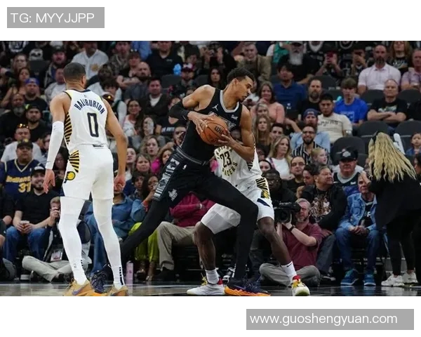 哈克斯空切接球一气呵成单臂隔扣文班亚马震撼全场 哈克斯空切接球一气呵成单臂隔扣文班亚马震撼全场