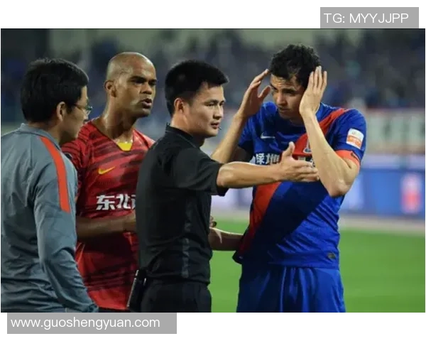 前裁判揭露曼奇尼故意撞人事件应被罚下却未被裁判察觉 前裁判揭露曼奇尼故意撞人事件应被罚下却未被裁判察觉