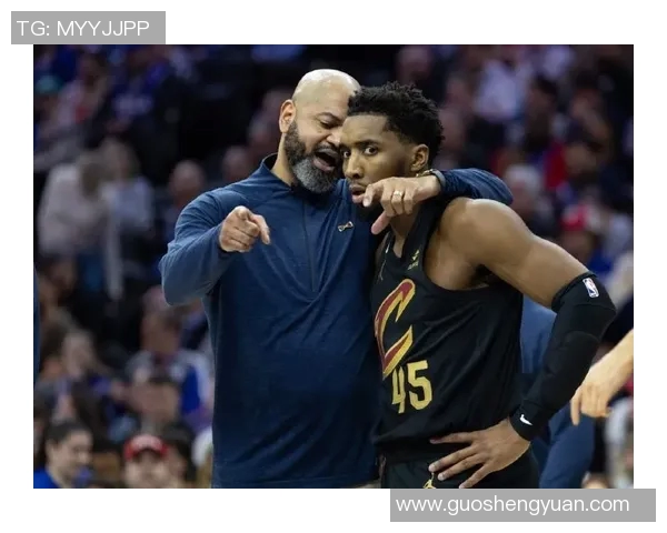 比克斯塔夫分享应对犯规困扰的策略与团队努力掌控局势的经验