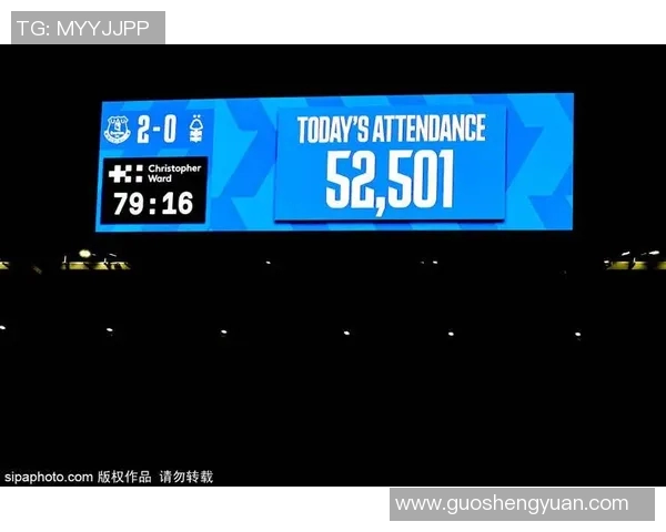 埃弗顿宣布提前召回18岁中场阿姆斯特朗重返球队助力争夺主力位置